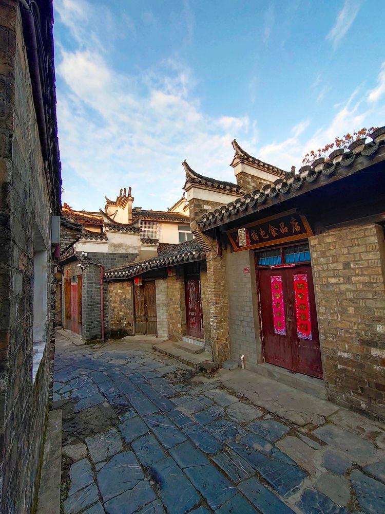 昆明站南广场停车场正式使用 春运期间停车免费